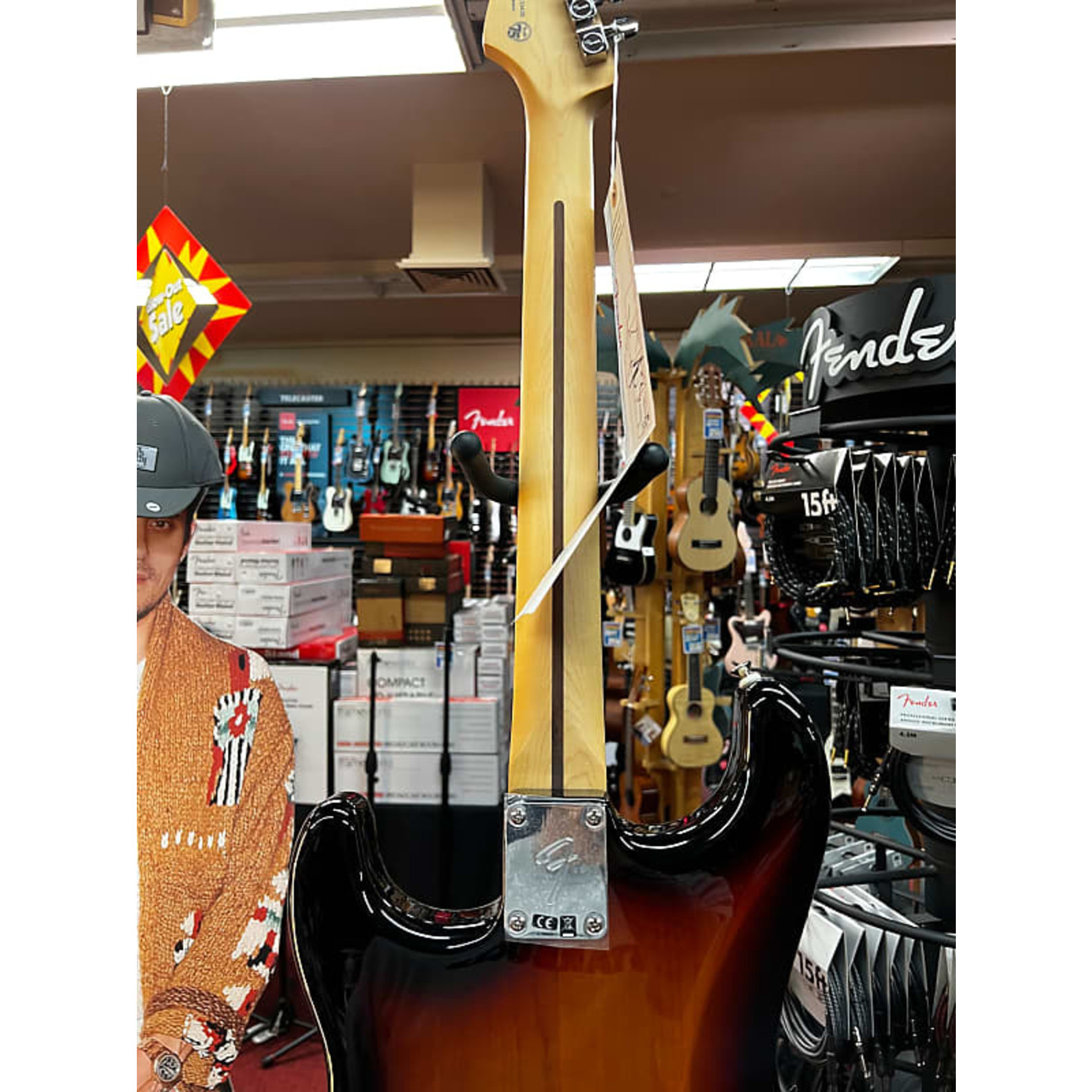 Fender Fender Player Stratocaster®, Pau Ferro Fingerboard, 3-Color Sunburst