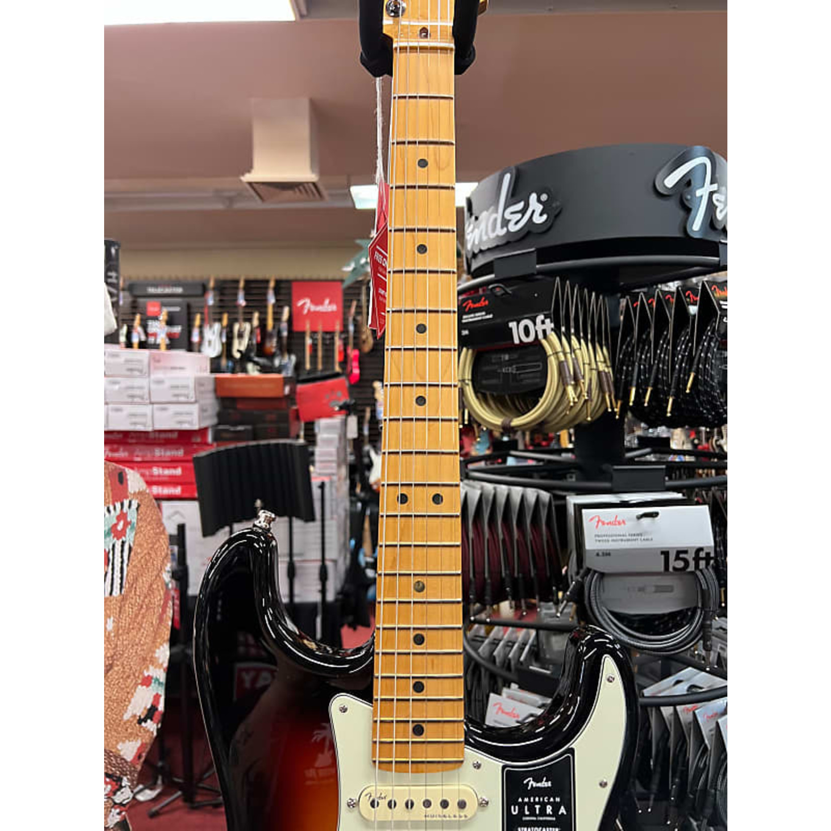 Fender Fender American Ultra Stratocaster®, Maple Fingerboard, Ultraburst