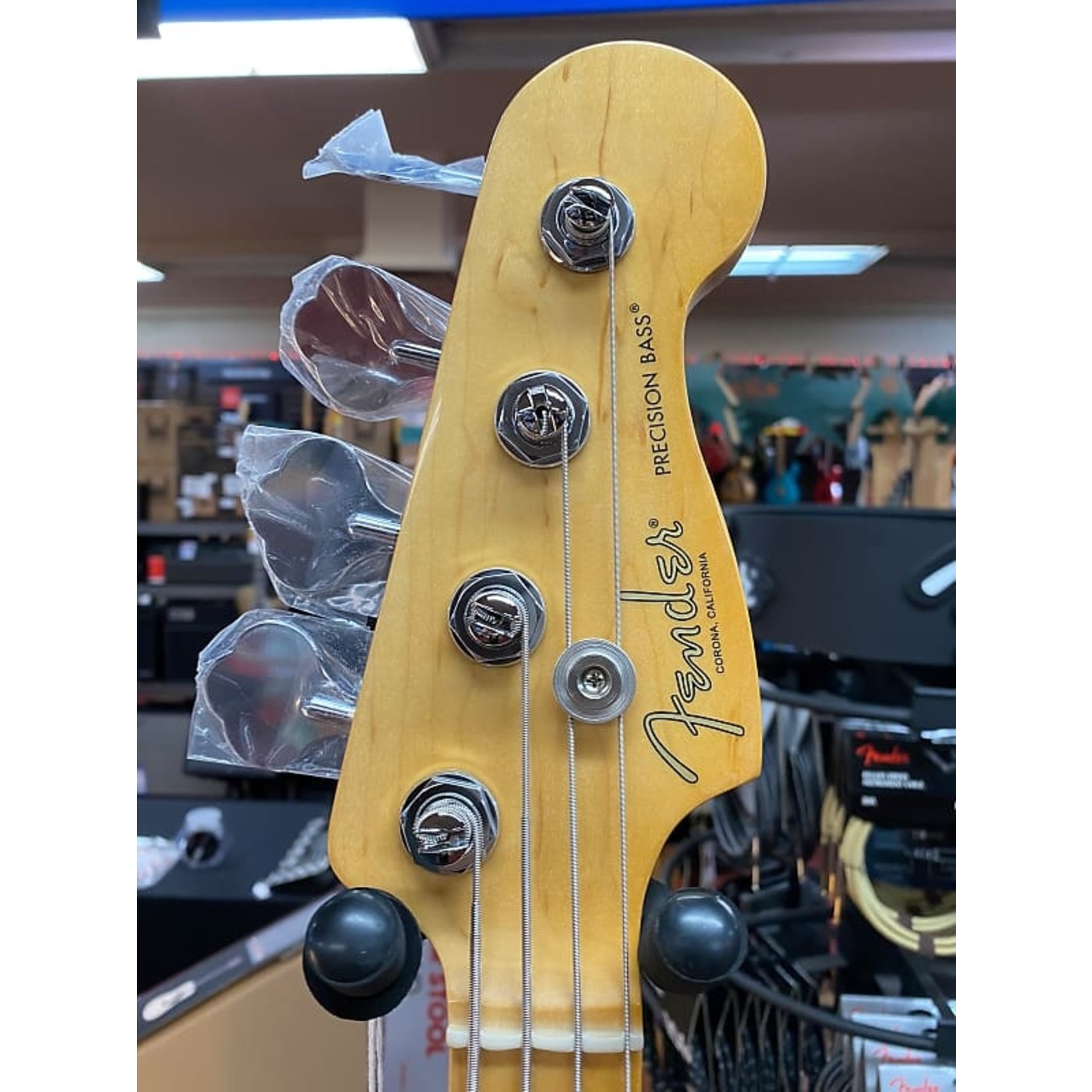 Fender Fender American Professional II Precision Bass®, Maple Fingerboard, 3-Color Sunburst