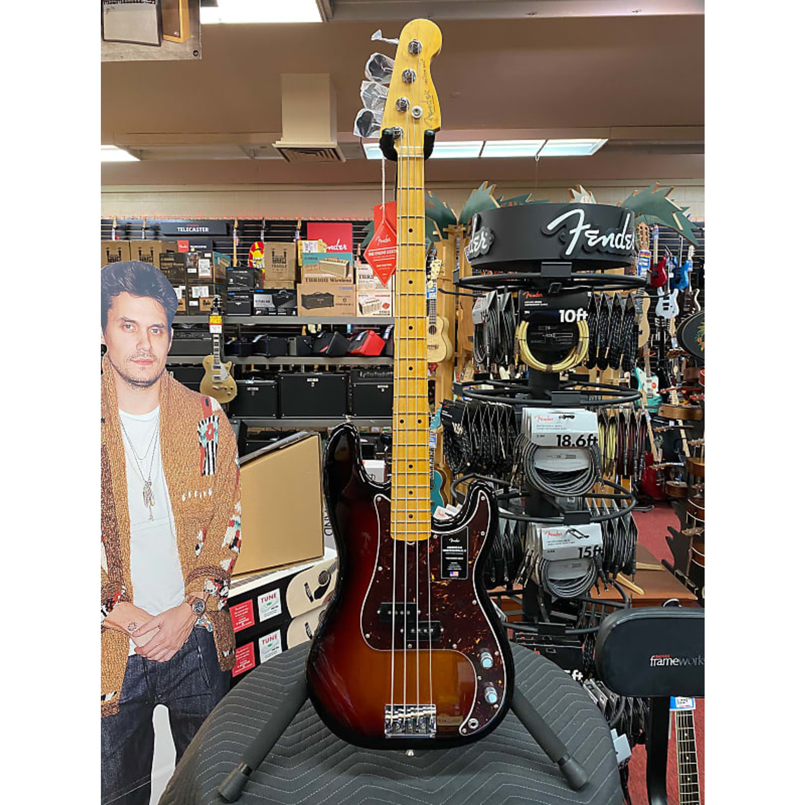 Fender Fender American Professional II Precision Bass®, Maple Fingerboard, 3-Color Sunburst