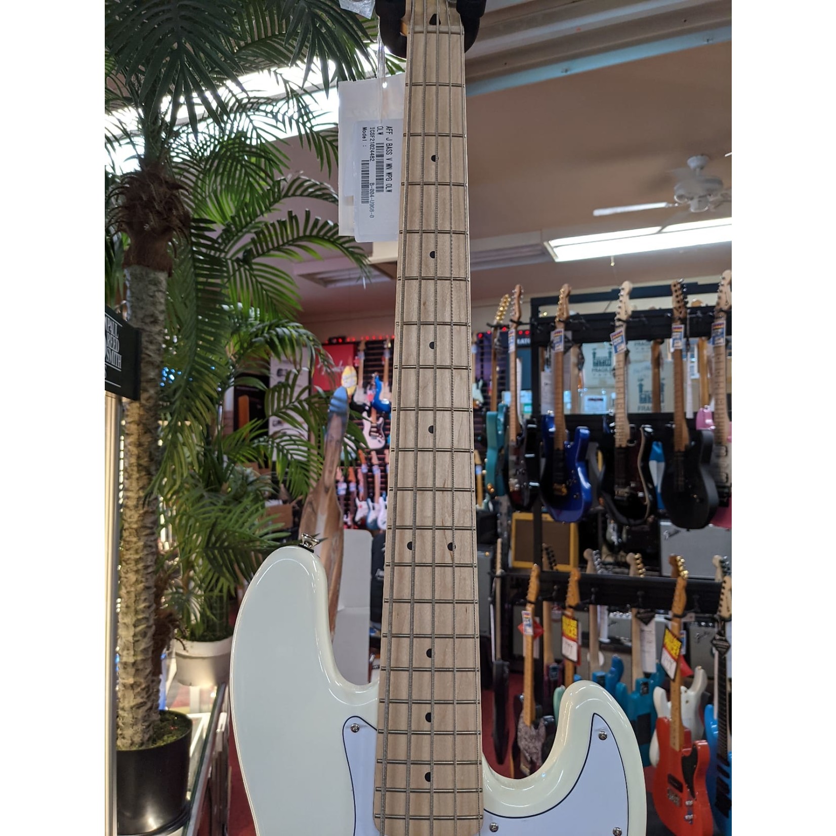 Squier ON SALE-Squier Affinity Series™ Jazz Bass® V, Maple Fingerboard, White Pickguard, Olympic White