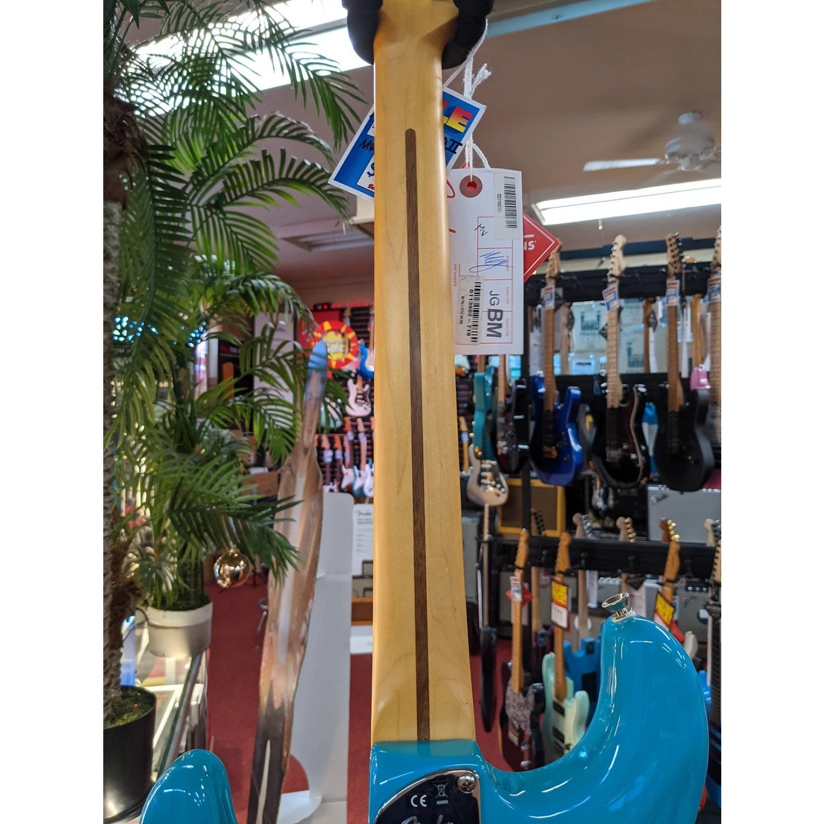 Fender Fender American Professional II Stratocaster®, Maple Fingerboard, Miami Blue