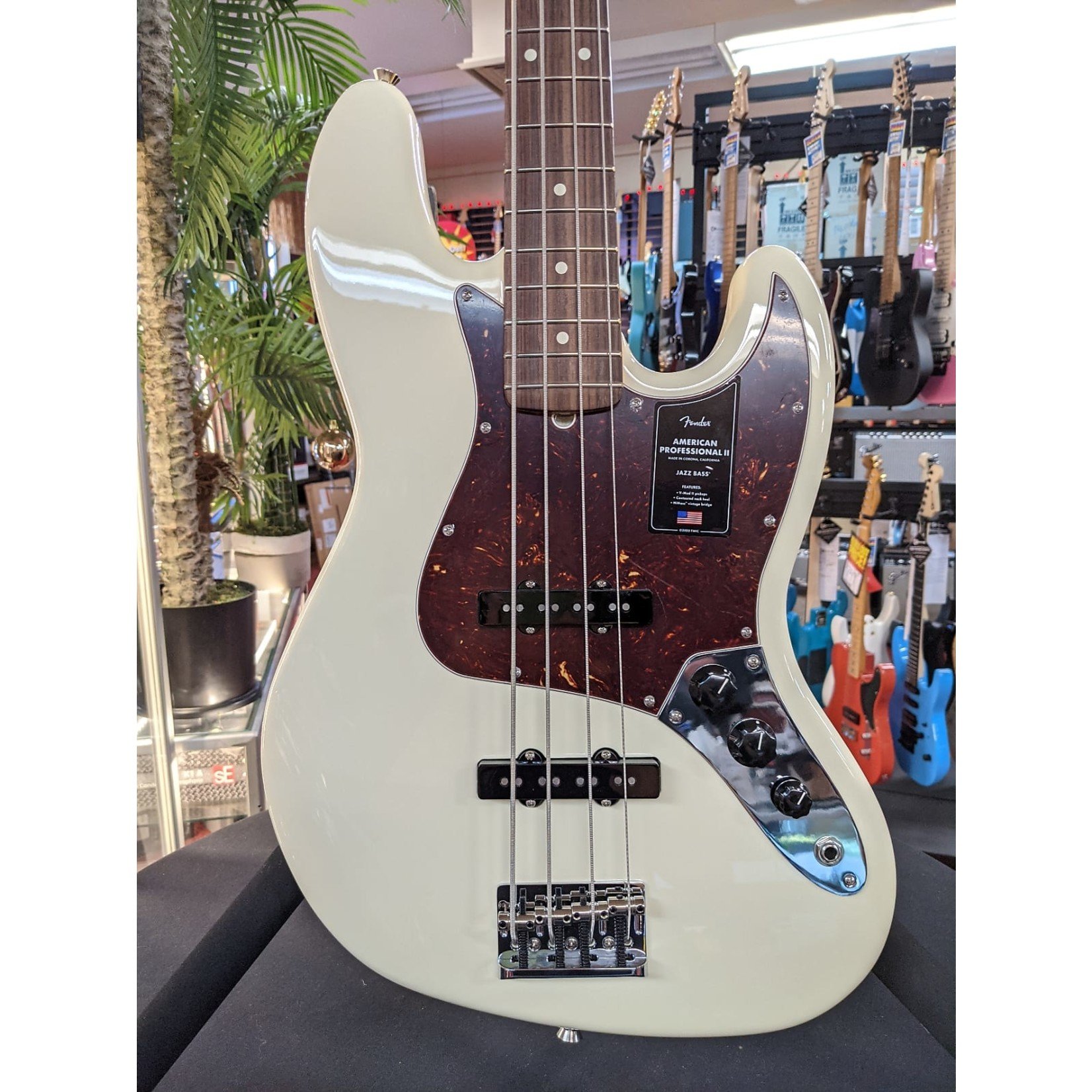 Fender Fender American Professional II Jazz Bass®, Rosewood Fingerboard, Olympic White