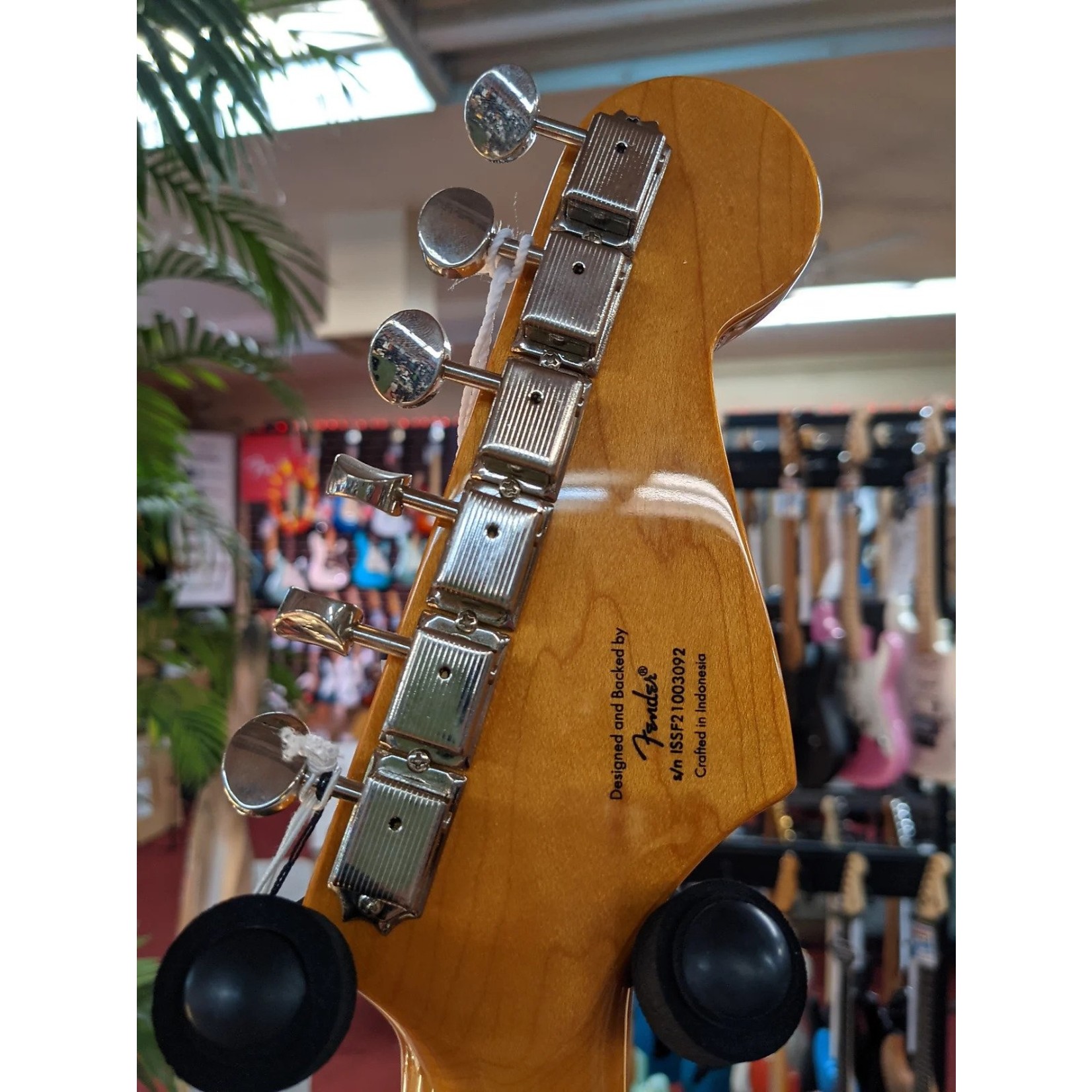 Squier ON SALE-Squier Classic Vibe '60s Stratocaster® Left-Handed, Laurel Fingerboard, 3-Color Sunburst