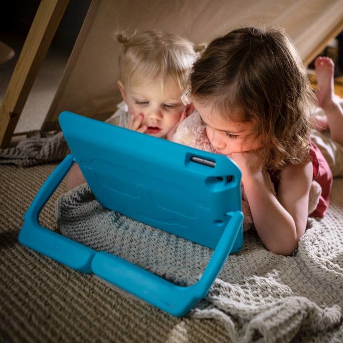 Gear4 Orlando Case for iPad 10.2 Coral