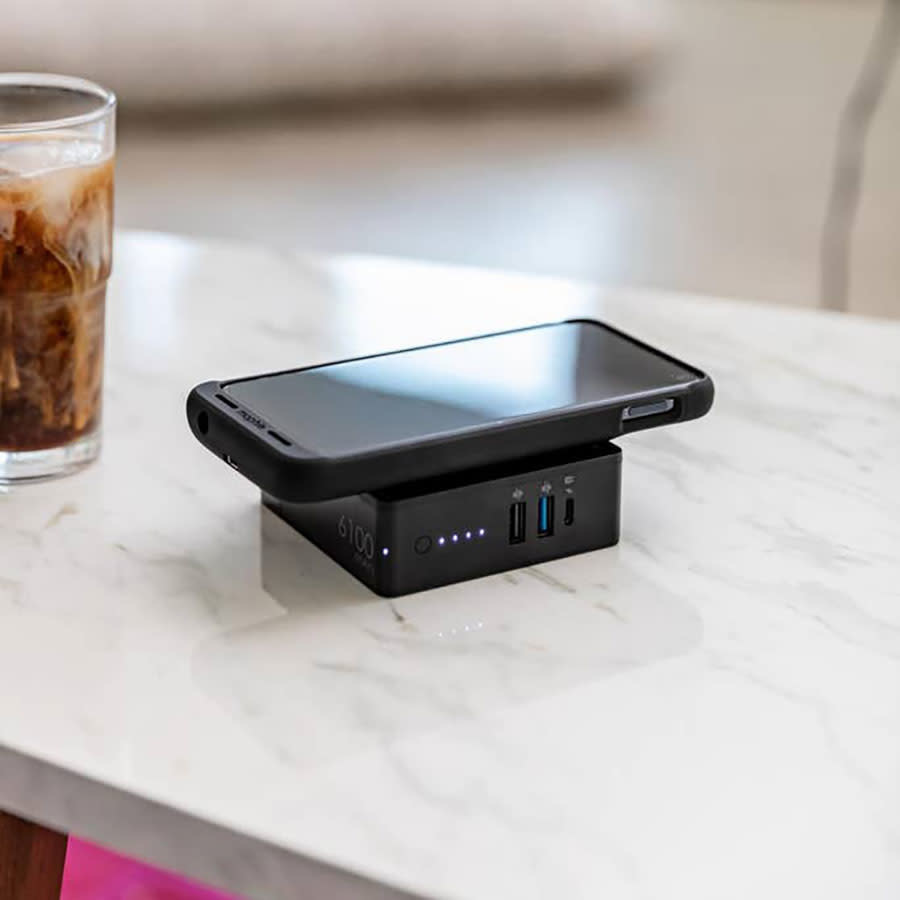 Mophie Powerstation Hub 18W fast charge portable hub with Qi-enabled 5W Wireless Charging 6,000 mAh