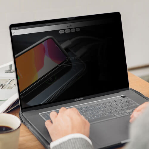 Moshi Umbra Privacy Screen Protector for MacBook Pro (16", 2019) / Black (Clear/Glossy)
