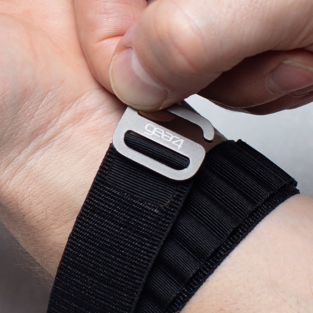 Gear4 Highland Adjustable Nylon Band for Apple Watch 44/45/46/49mm Medium) Blue