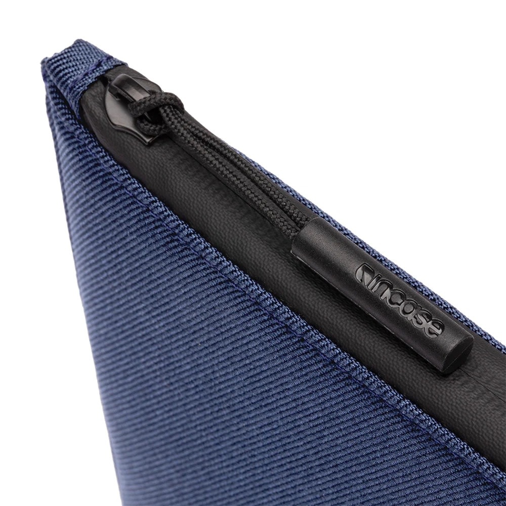 Incase Facet Sleeve with Recycled Twill for MacBook Air/Pro 13"- Navy