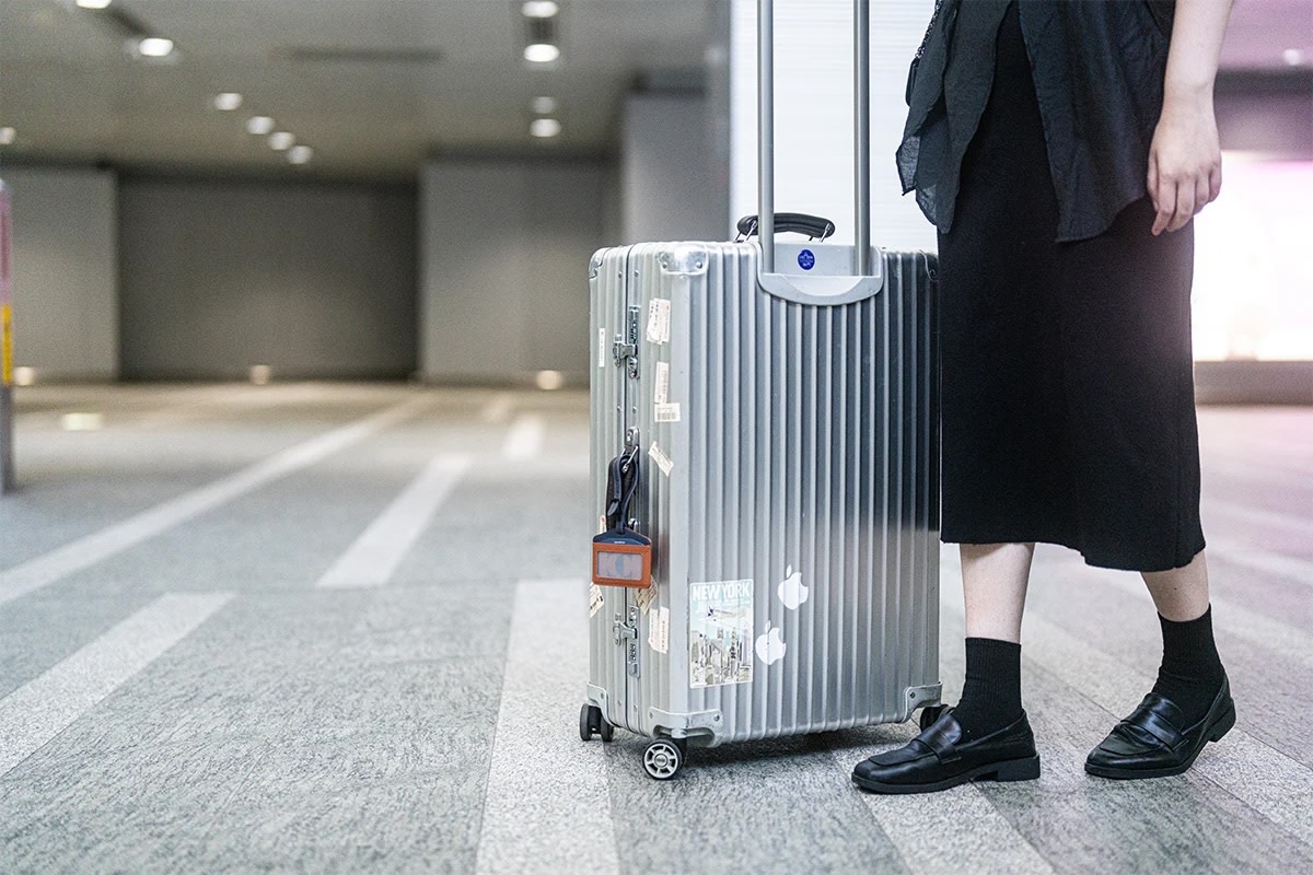 Moshi Luggage Finder Tag  Caramel Brown with Built in FindMy Certification