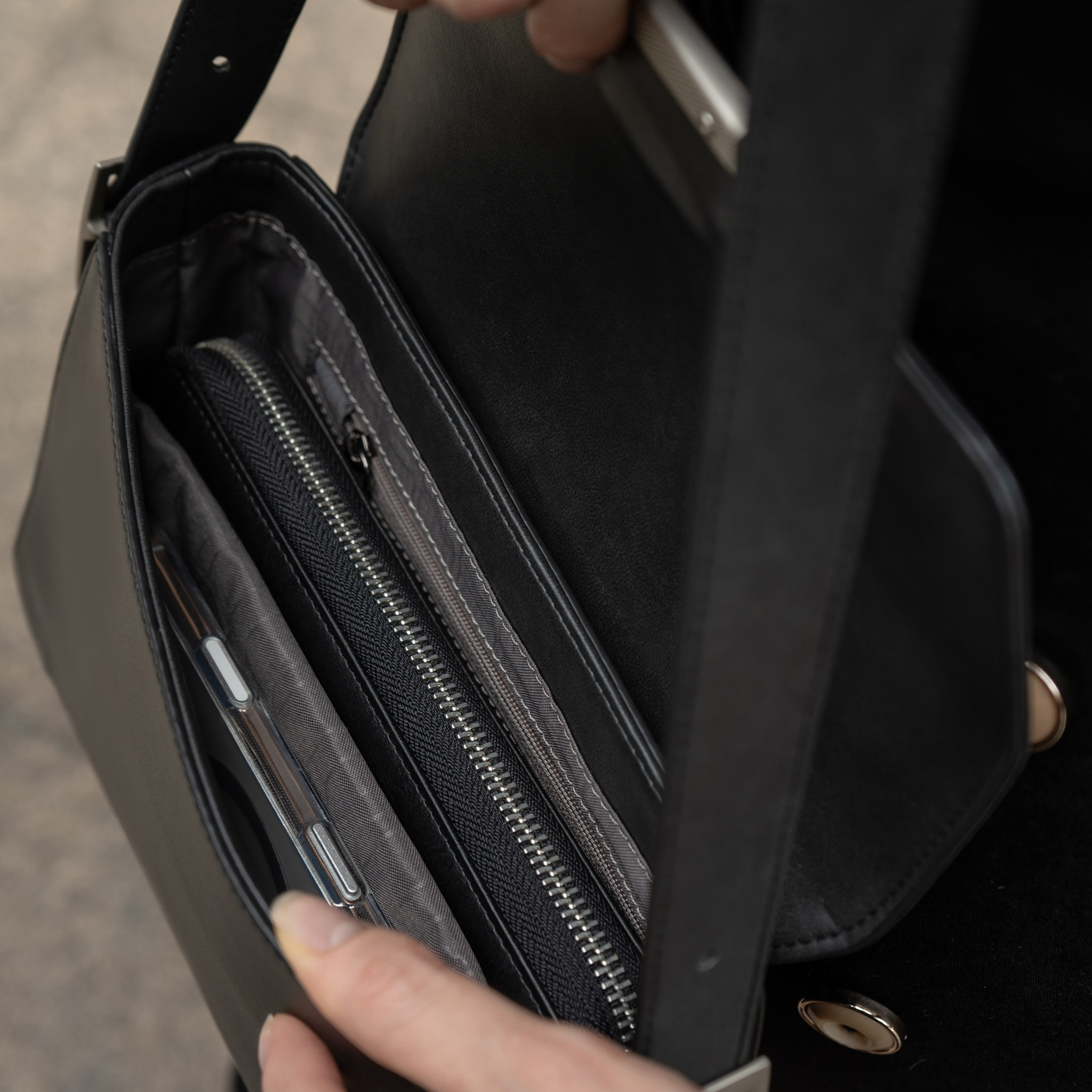 Moshi Aresto Crossbody Bag - Charcoal Black