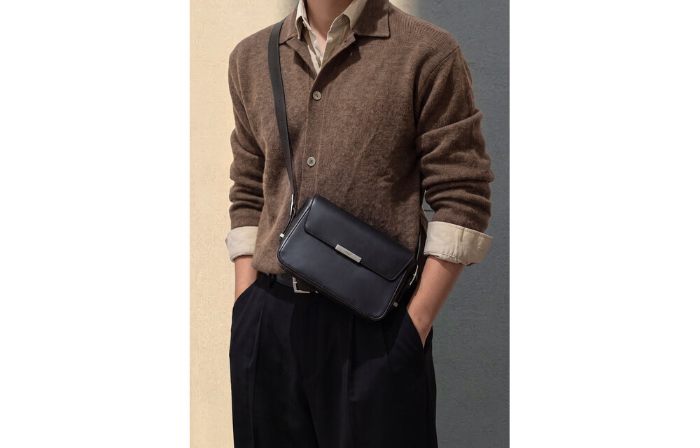 Moshi Aresto Crossbody Bag - Charcoal Black