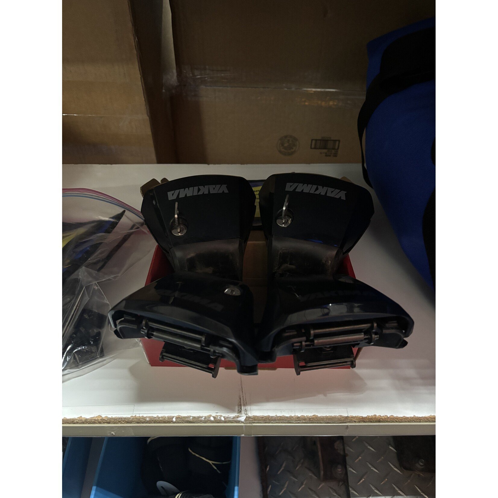 Yakima Skyline Tower w/locks *Used* 4pk