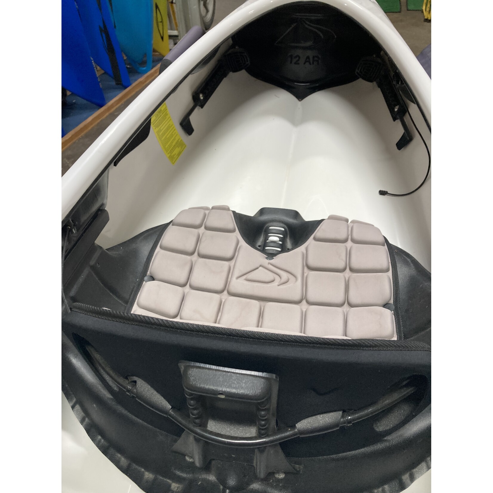Delta 12 AR White **USED**
