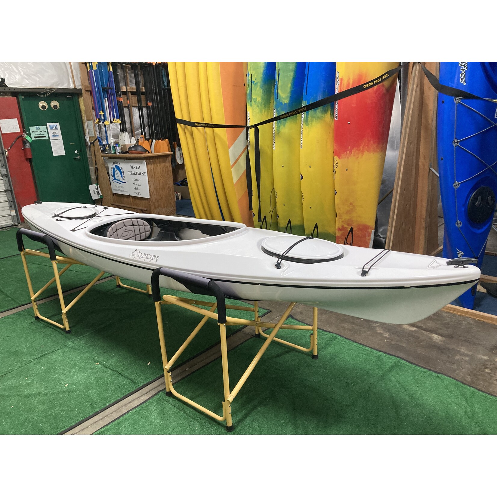 Delta 12 AR White **USED**