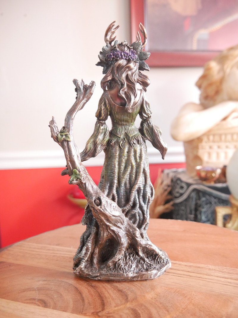 Druantia Guardian Goddess of the Trees 10"