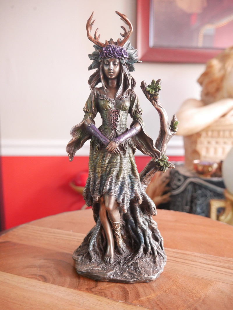 Druantia Guardian Goddess of the Trees 10"