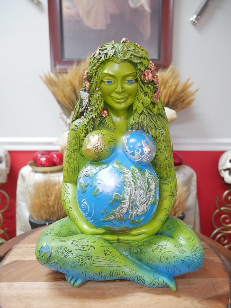 Millennial Gaia Medium 14" Statue