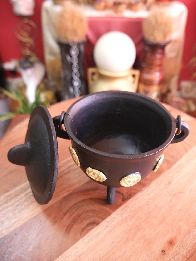 Seven Chakra Cast Iron Cauldron w/ Lid 4.5"