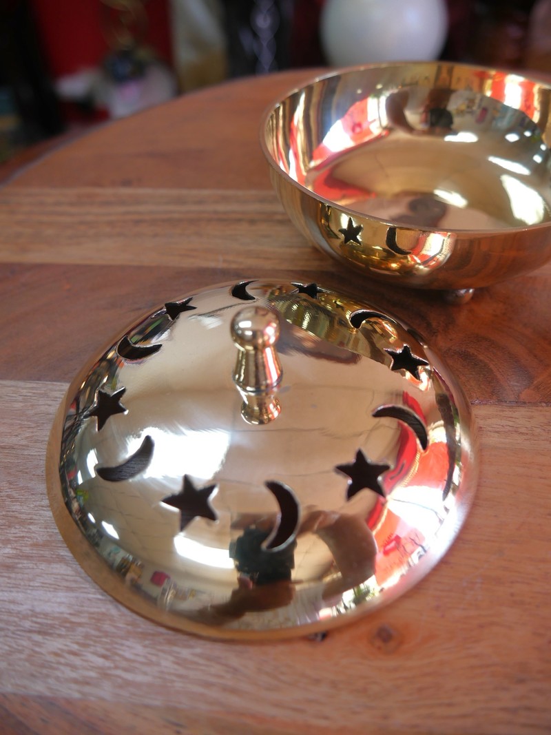 Solid Brass Cauldron/Burner with Lid & Wood Handle 10"