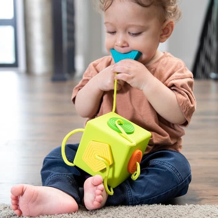 Fat Brain Toys OombeeCube