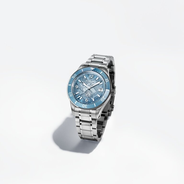 MONTBLANC Montre MB  Iced Sea Auto Date 0 Oxygen