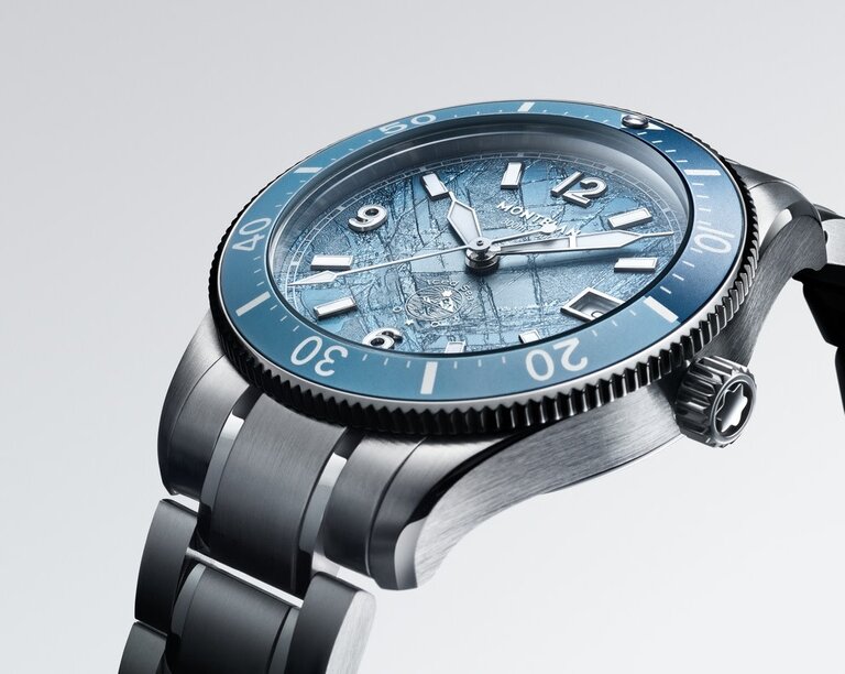 MONTBLANC Montre MB  Iced Sea Auto Date 0 Oxygen