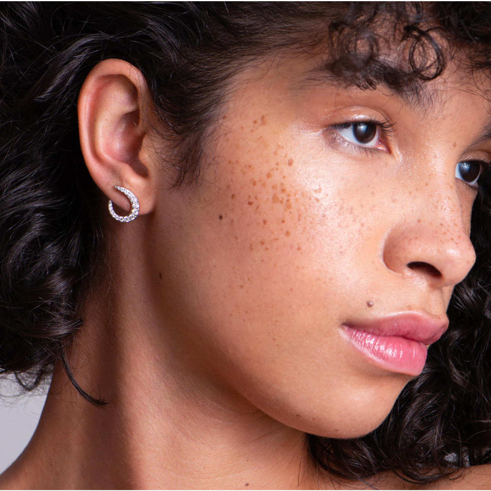 Marie Mas Radiant Hoop Earrings