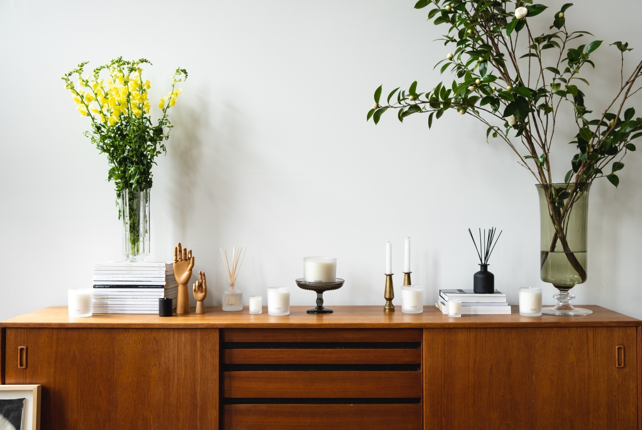 Apotheke Co. Apotheke Signature Candle White Vetiver