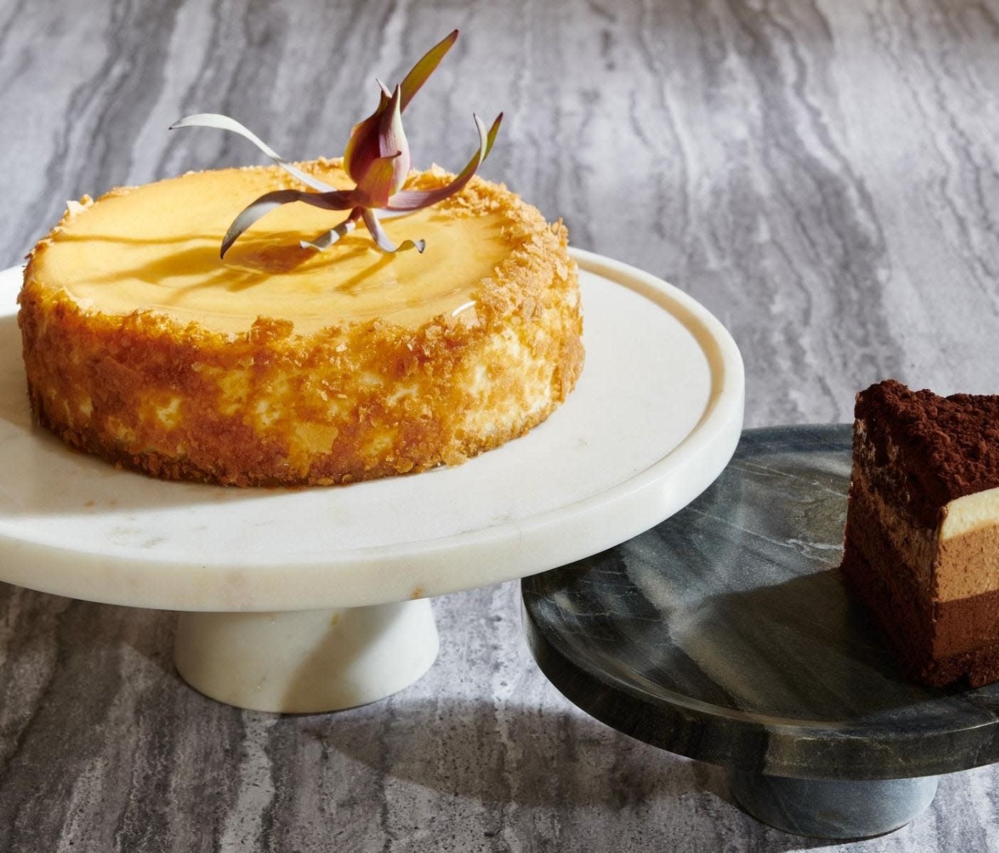 Blue Pheasant White Marble Cake Stand