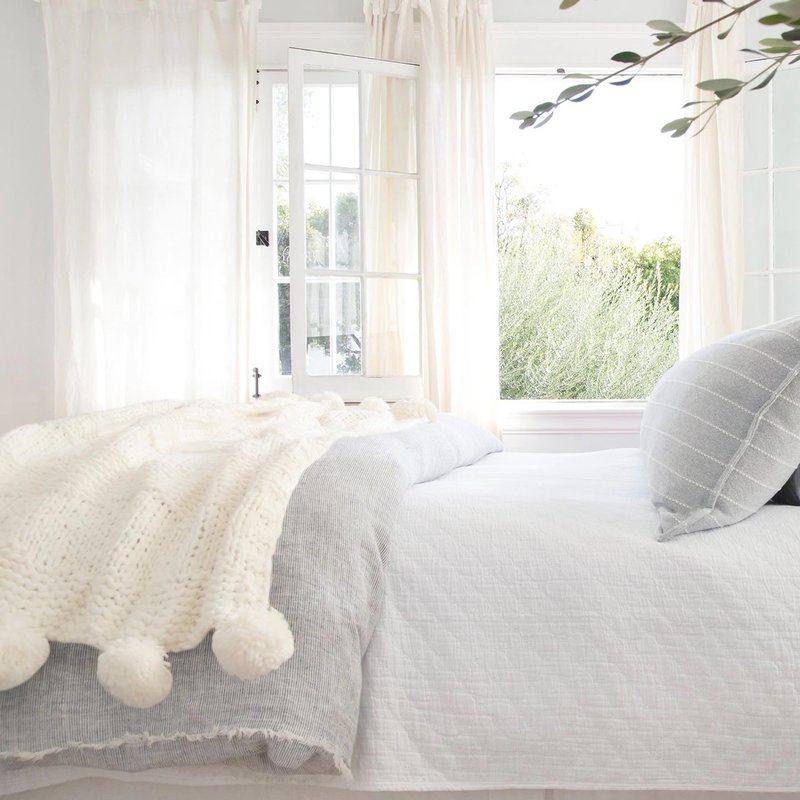 Pom Pom at Home Oulo Throw Winter White