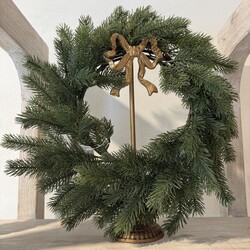 Ragon House 18" Cedar Wreath