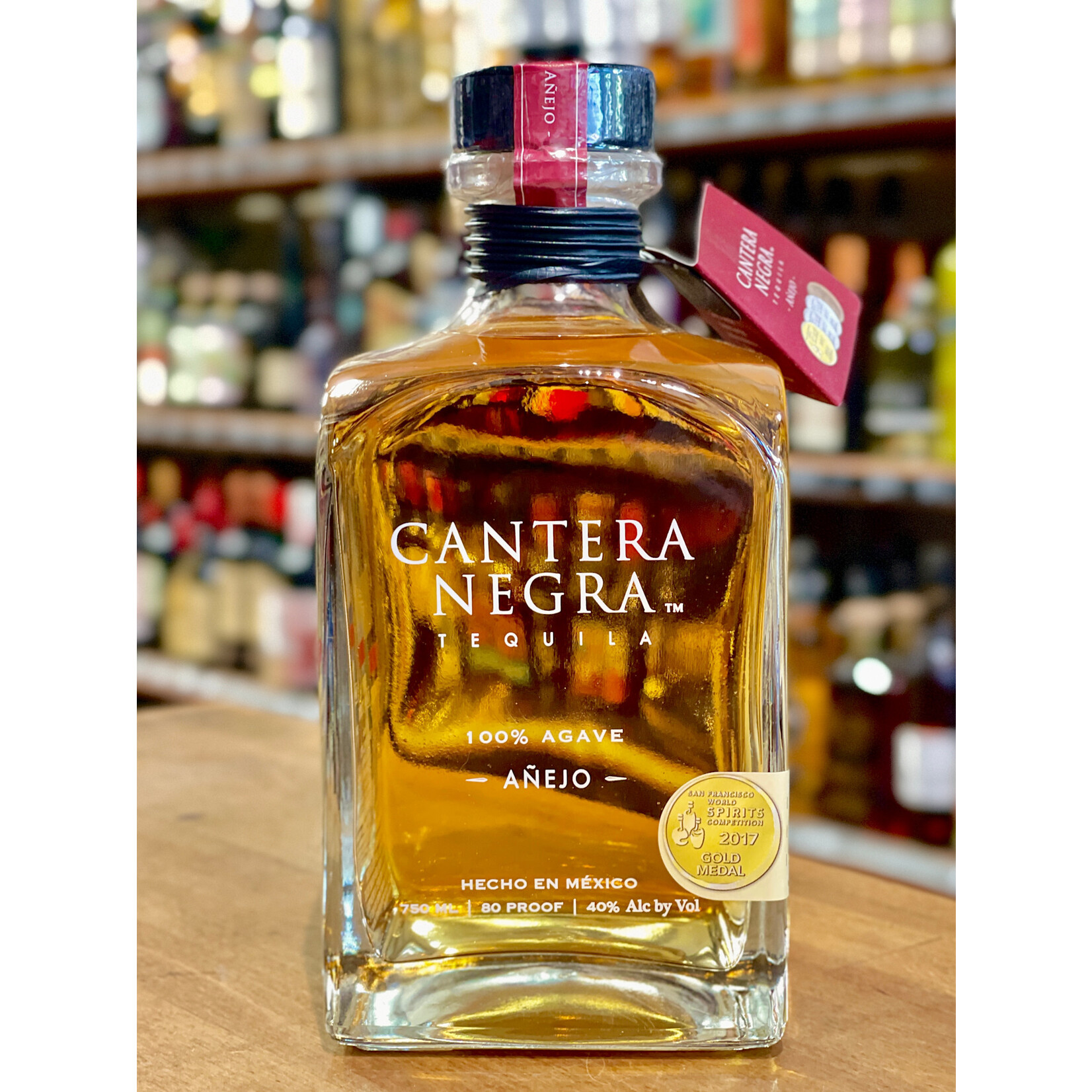 Cavas de Don Max Cavas de Don Max / Cantera Negra Anejo / 750mL