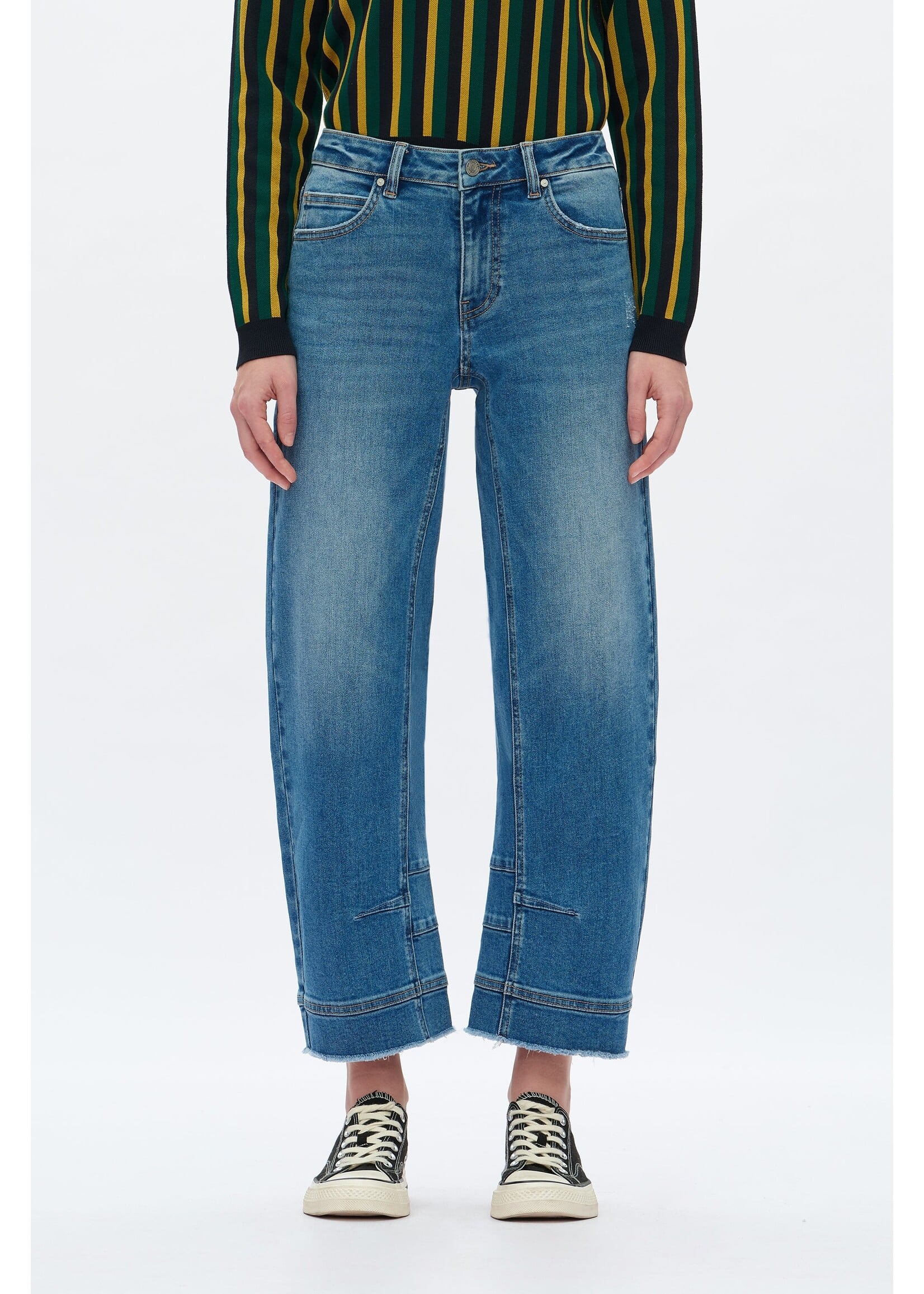 Brooke Mid Rise Barrel Leg Jean