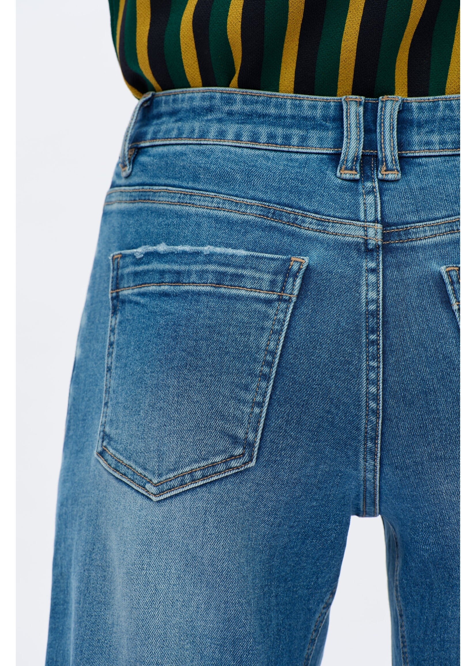Brooke Mid Rise Barrel Leg Jean