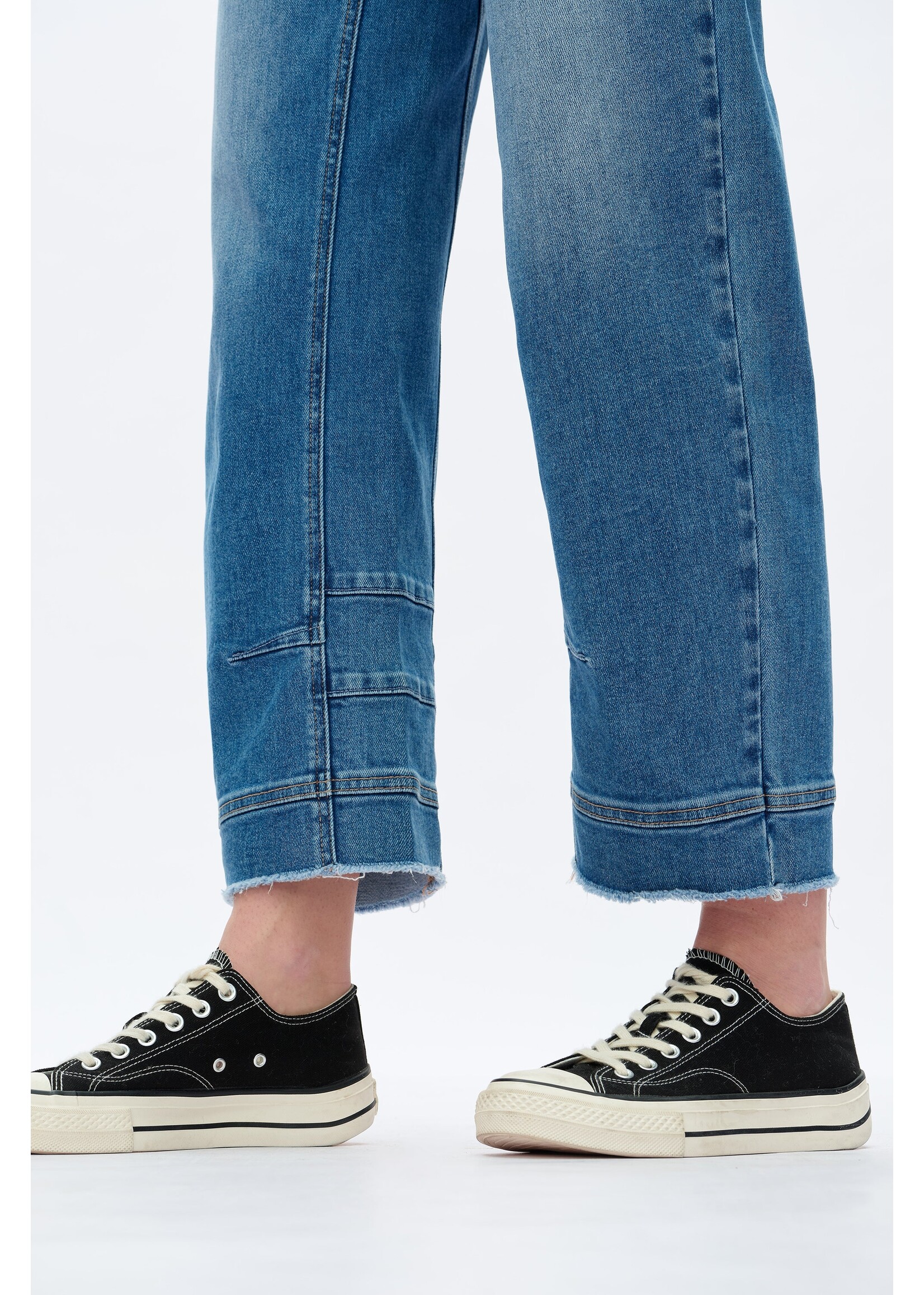 Brooke Mid Rise Barrel Leg Jean Medium Blue