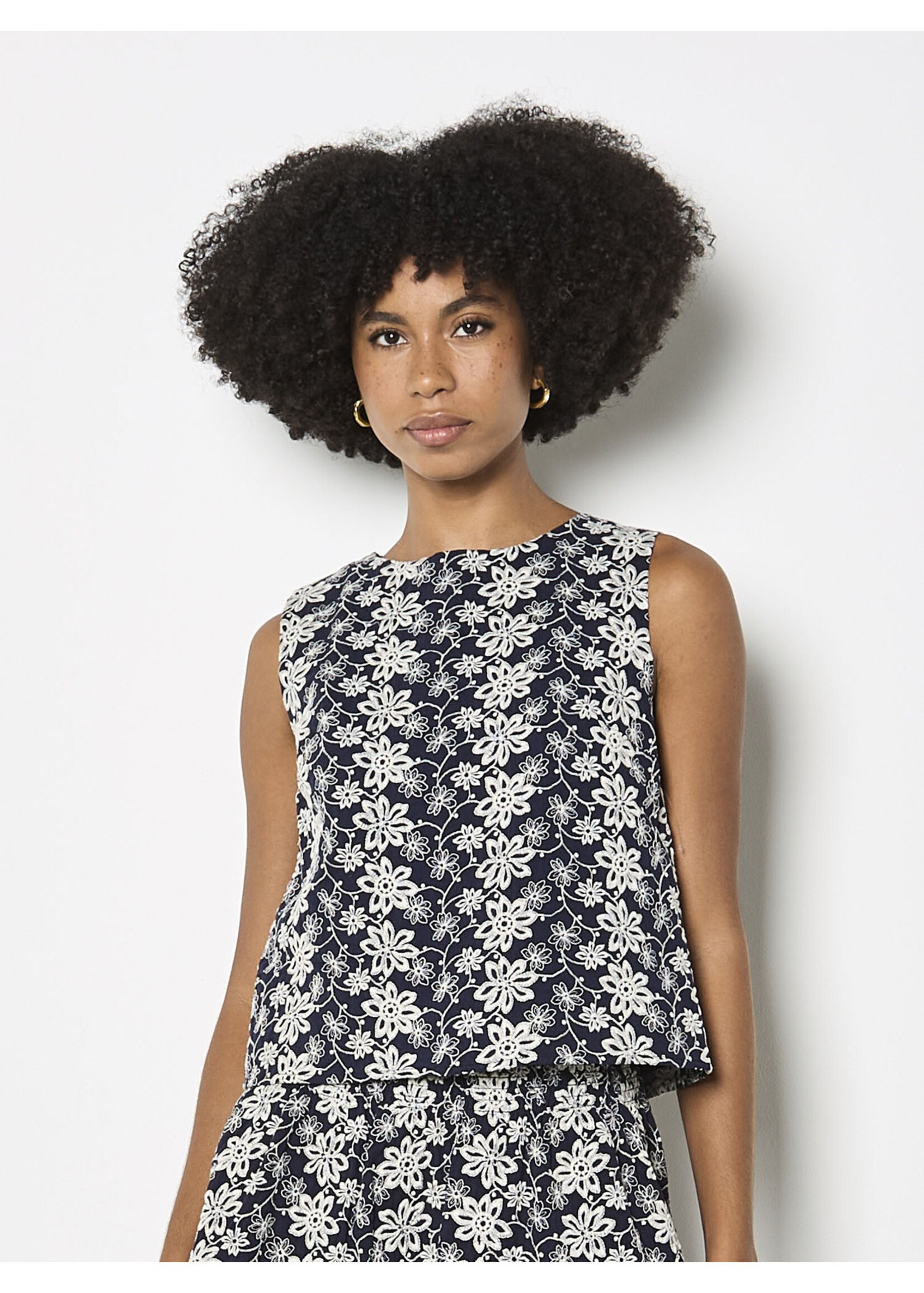 Embroidered Floral Sleeveless Blouse Navy