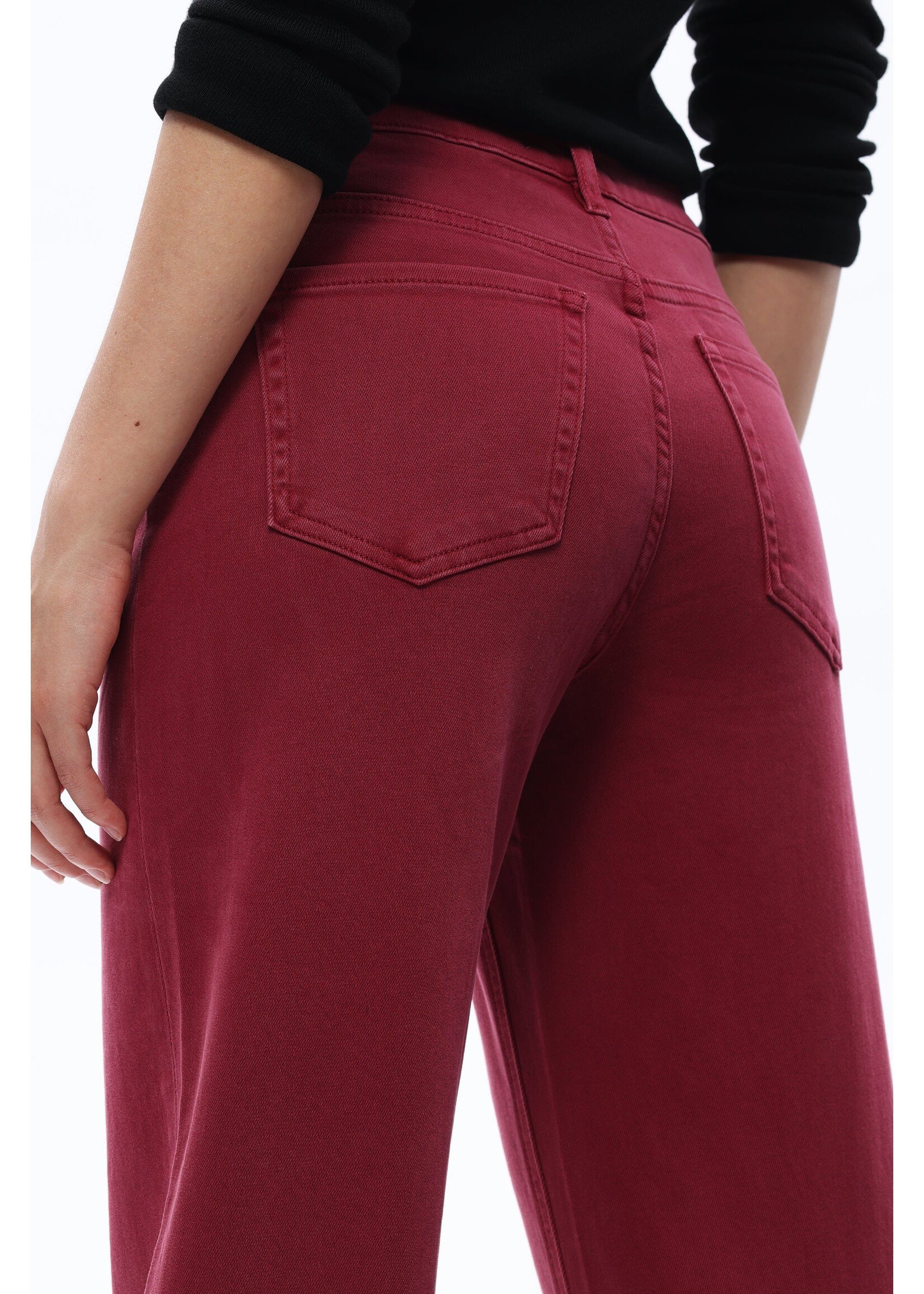 Val Mid Rise Straight Jean Wine