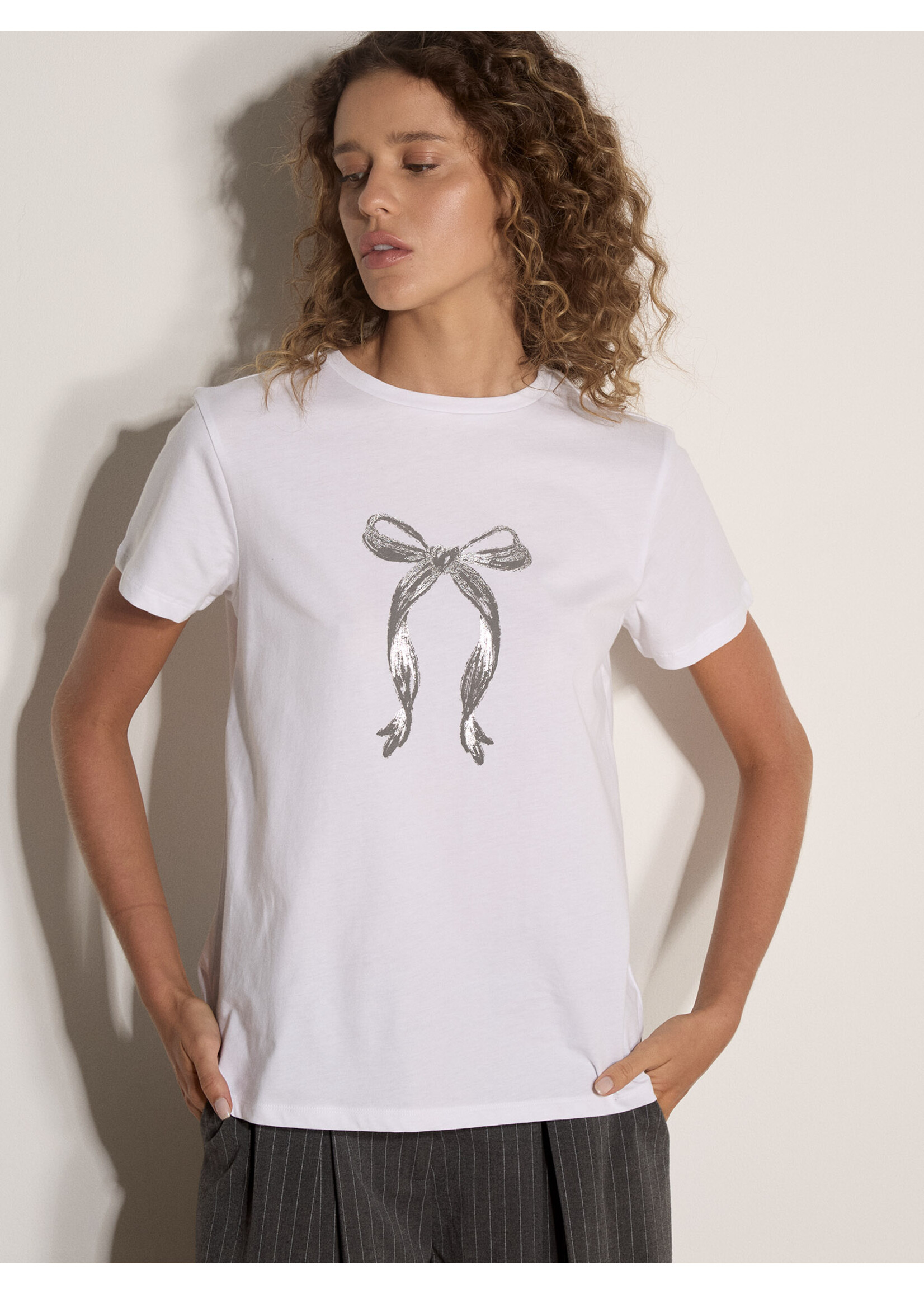 Foil Bow Graphic Tee Silver/White