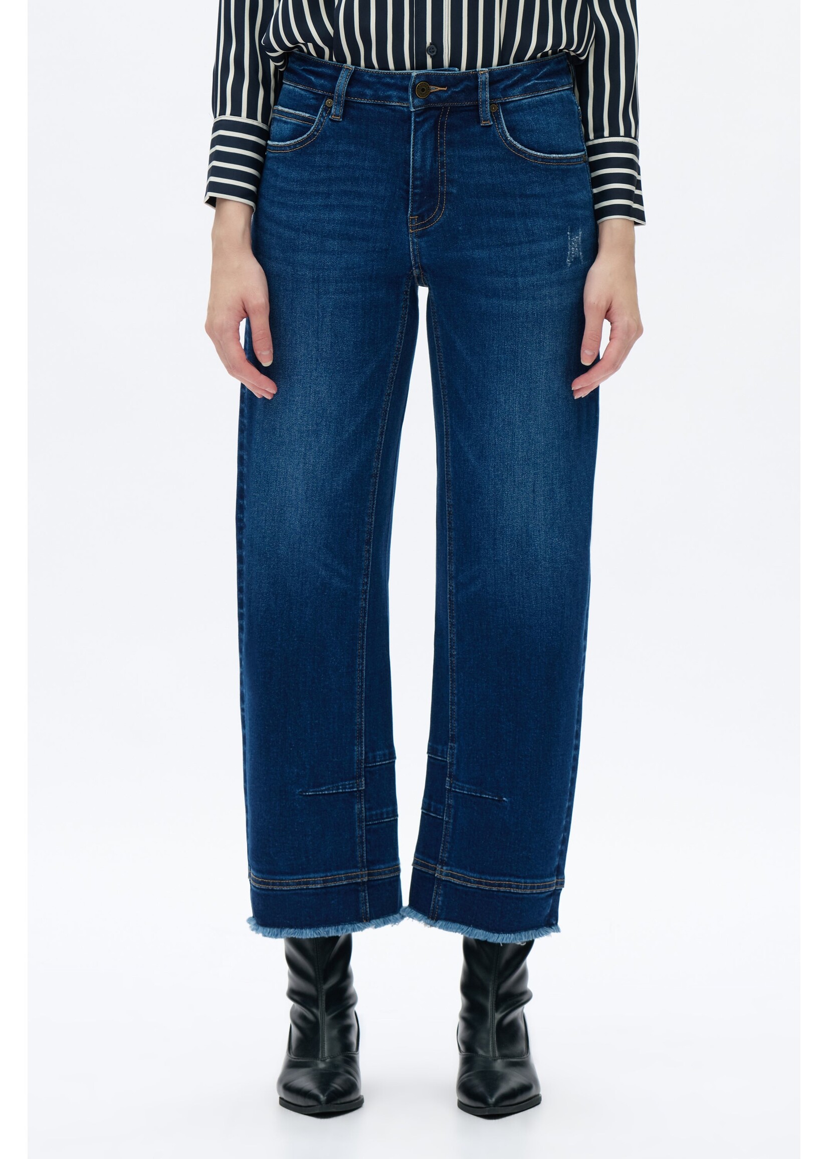 Brooke Mid Rise Barrel Leg Jean