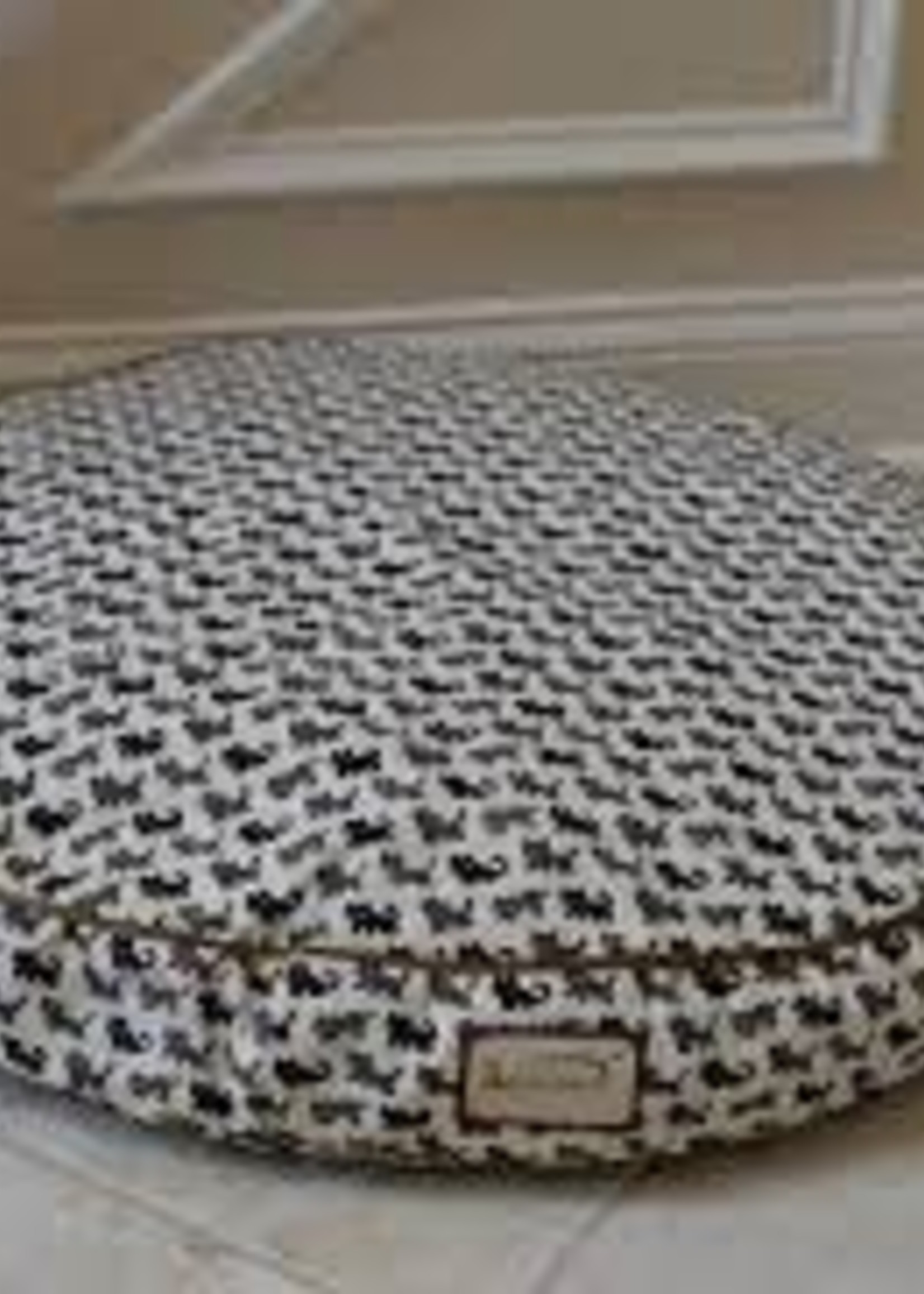 Armarkat Armarkat Med Dog Bed Polyfilled Pet Cushion Crate Mat Washable