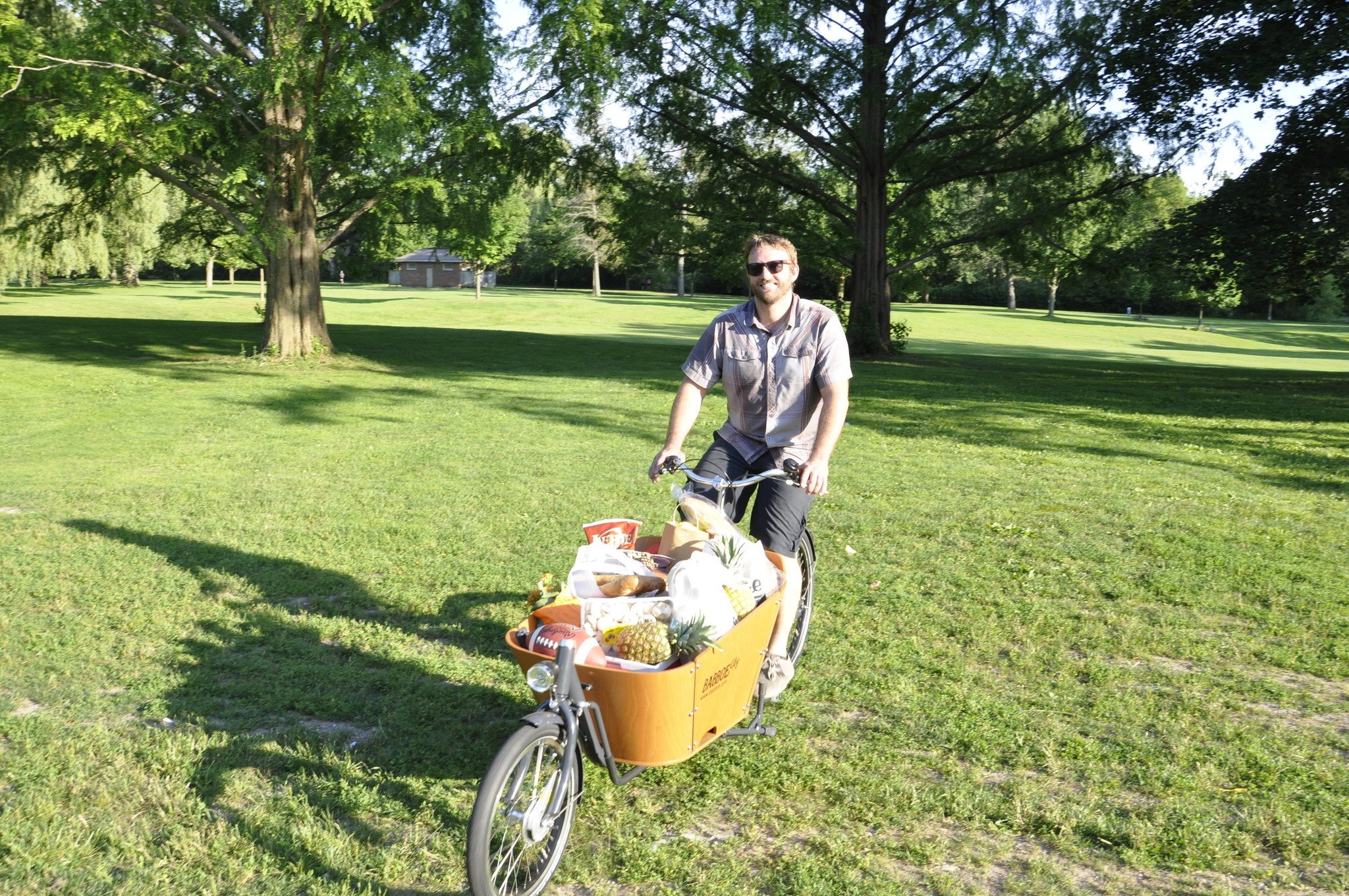 What can you do with a cargo bike? Part 1: Picnic.