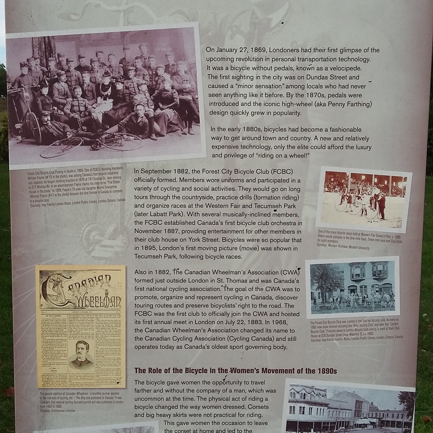 A close up of the en route sign with some history about London.