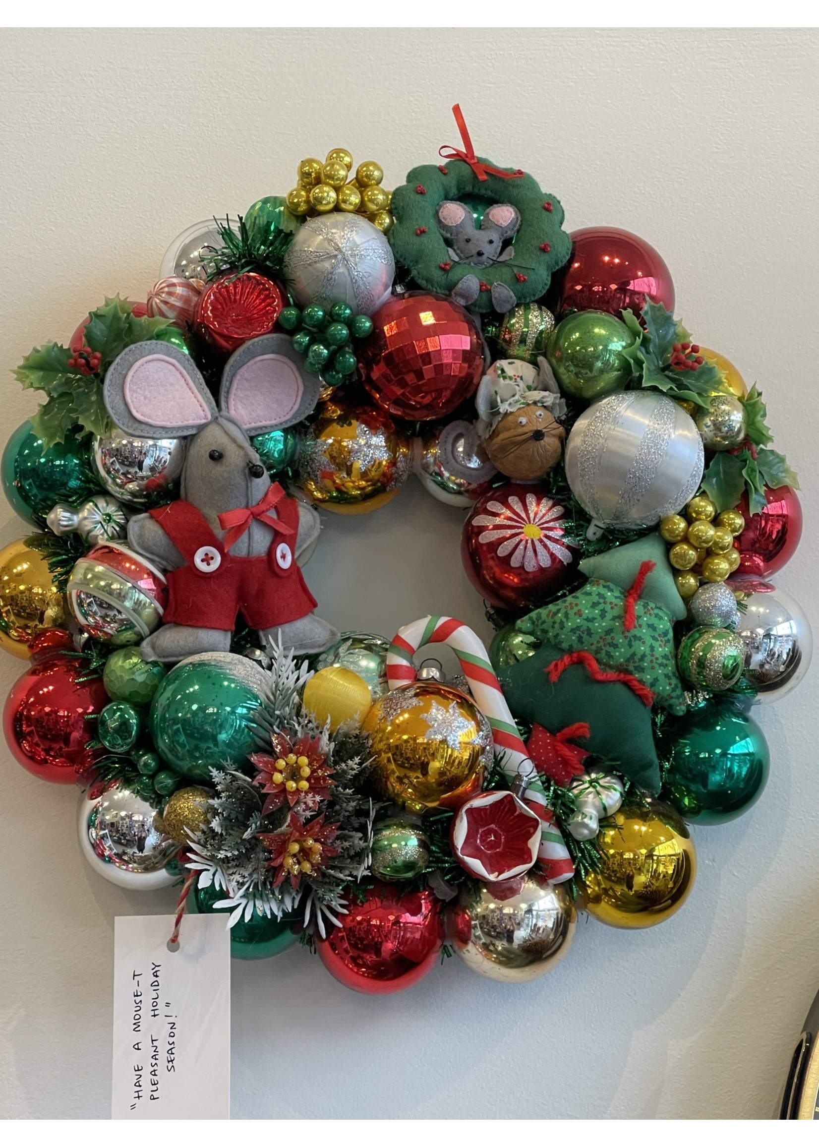 Rhodeside Stand Vintage Wreath: Mouse-T Pleasant Holiday