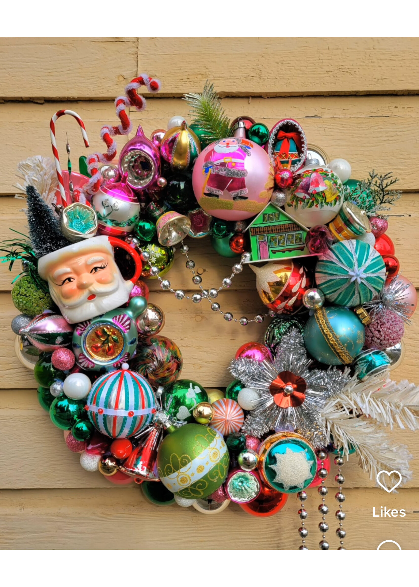 Rhodeside Stand Vintage Wreath: I Be-wreath in Santa Claus