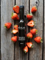 Olive Us Strawberry Dark Balsamic