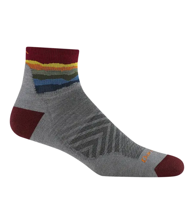 Darn Tough M's Run Quarter Cushioned Ultra-Lightweight Running Socks