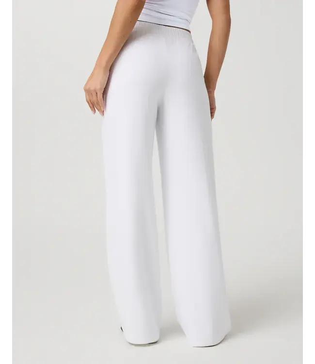 Vuori Clothing W's Halo Essential Wideleg Pant - Short