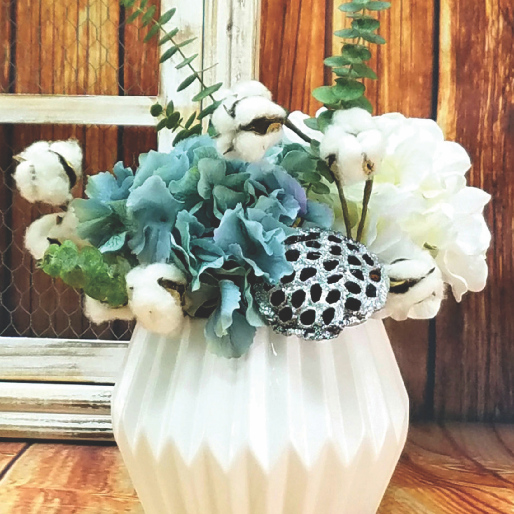 6"h x 4.75" WHITE RIDGE CERAMIC POT