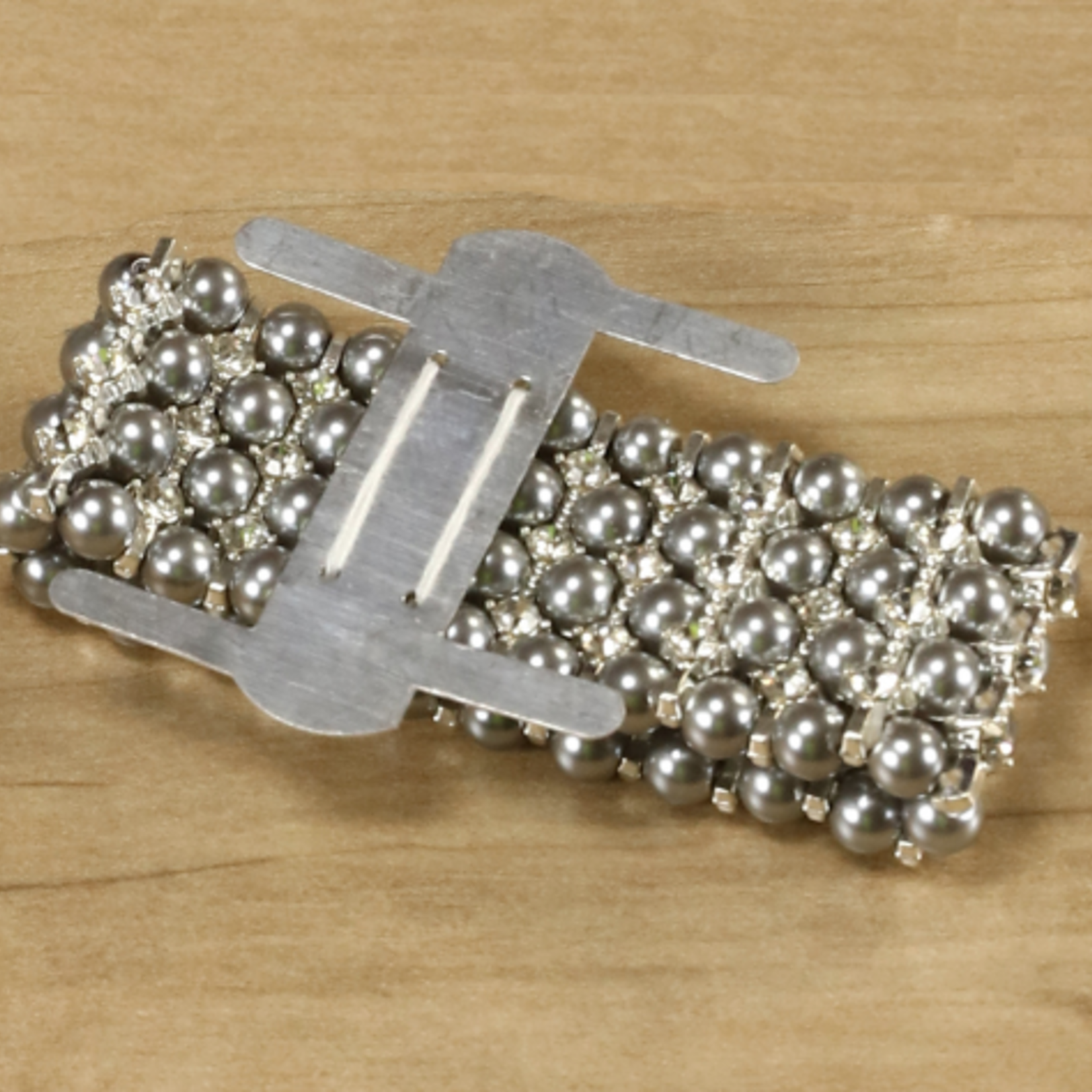 1.25’’ PEARL AND RHINESTONE WRISLET